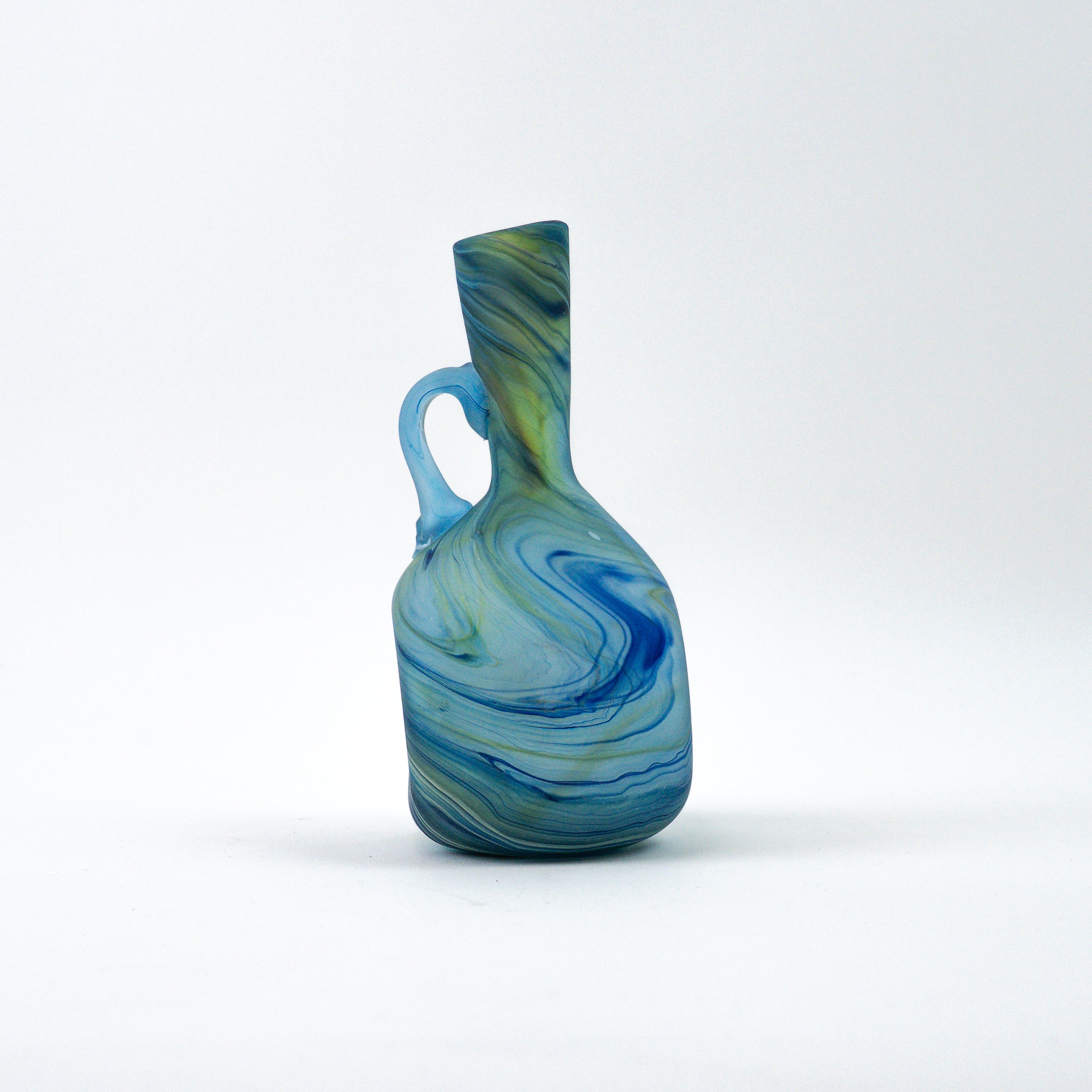 Hebron Mini- Karaffe / Vase Himmelblau – Recyceltes Glas & Handgeblasen
