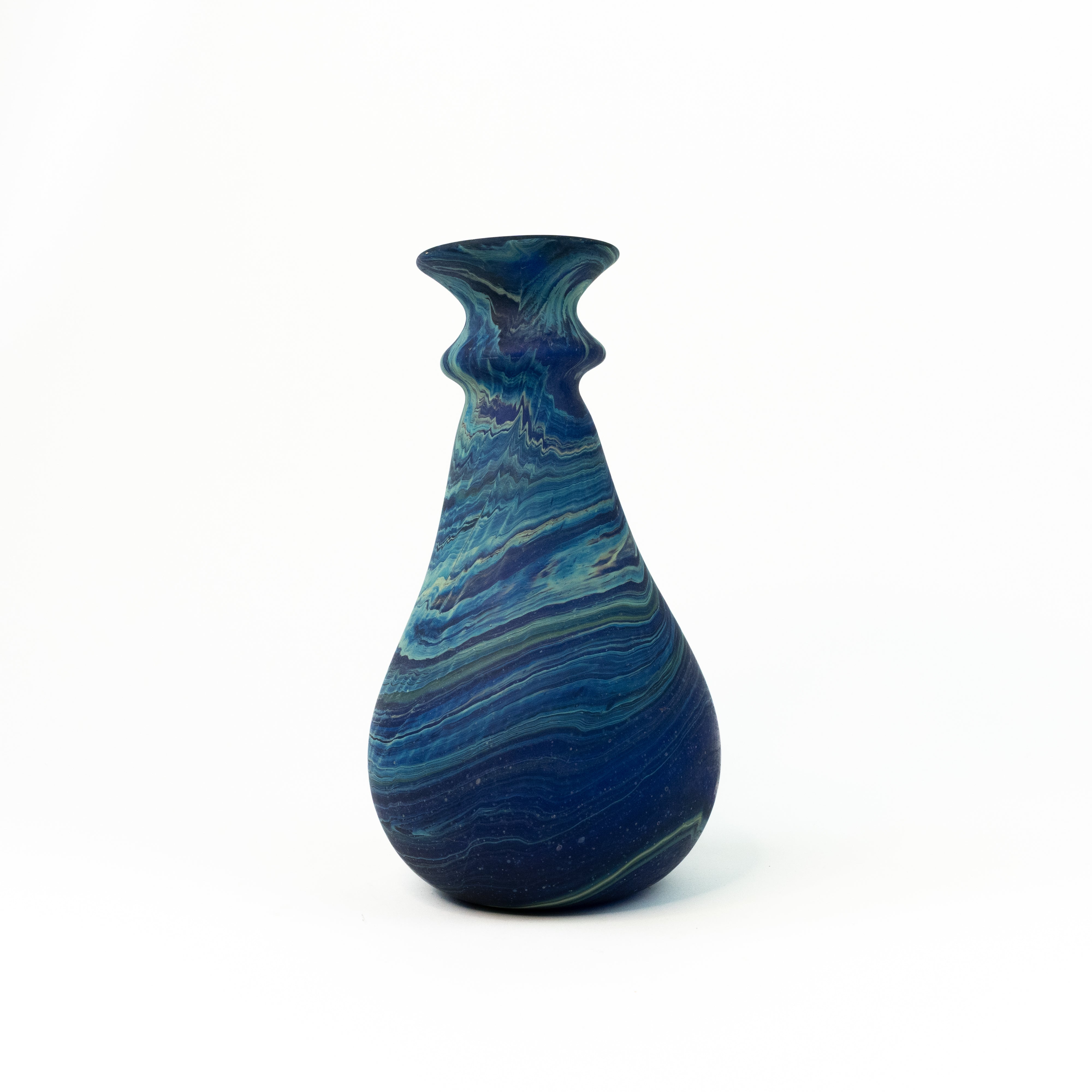 NEU Vase / Karaffe Blau – Recyceltes Glas & Handgeblasen