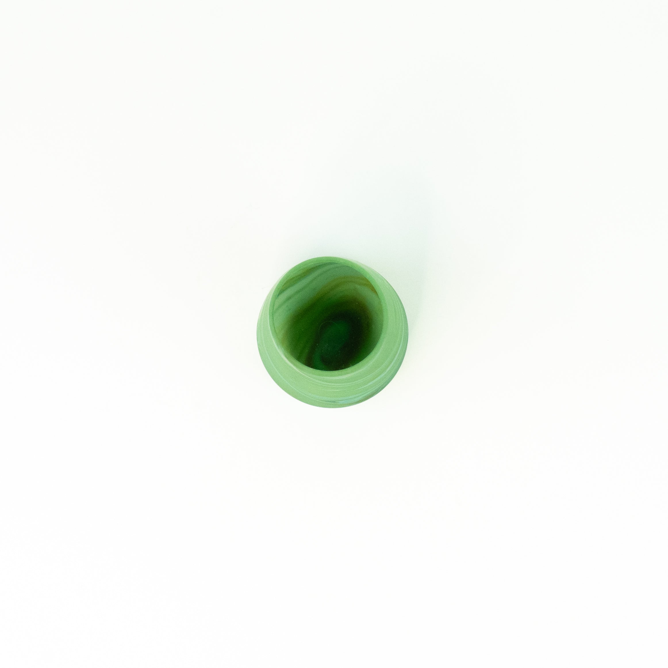 Neu Glas Grün ± 400 curved/long – Recyceltes Glas & Handgeblasen