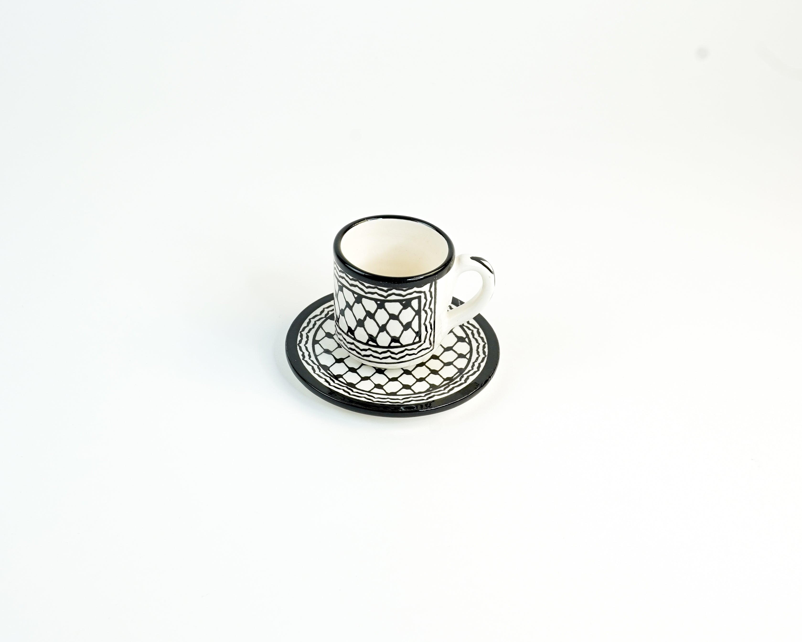 Finjan mit Untertasse