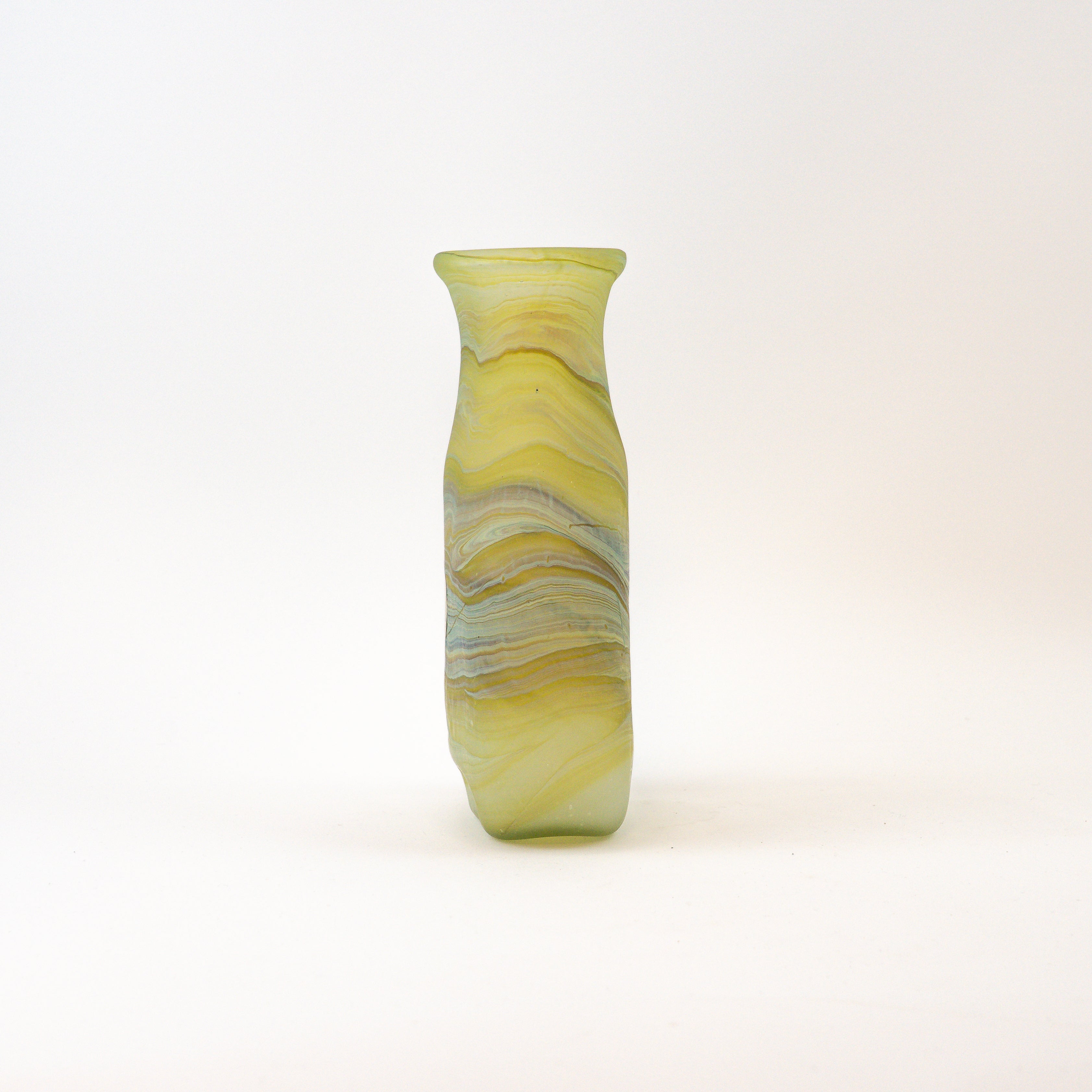 Unregelmäßige Glasvase Aus Recyceltem Glas - Mittelmeer-Stil, Handgefertigt, In Verschiedenen Farben