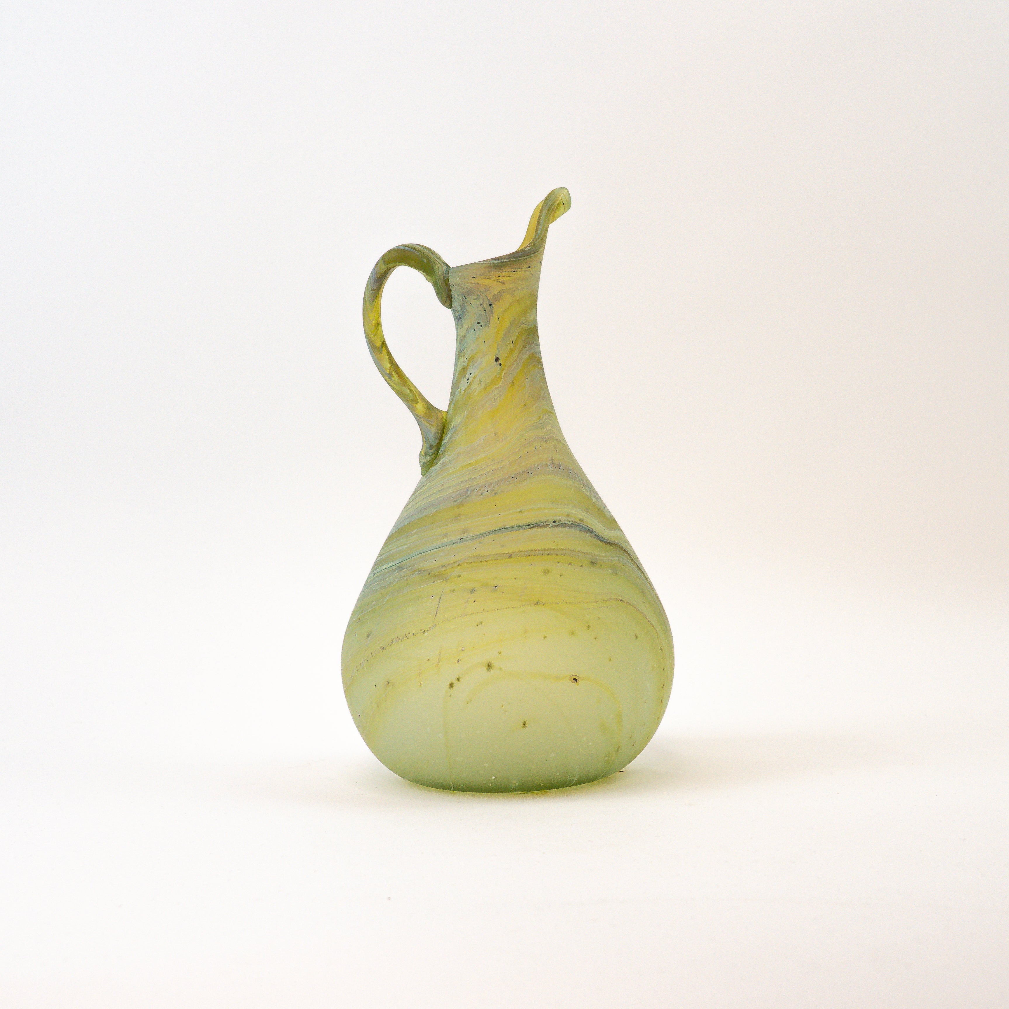 Hebron Karaffe Limetten Grün – Recyceltes Glas & Handgeblasen