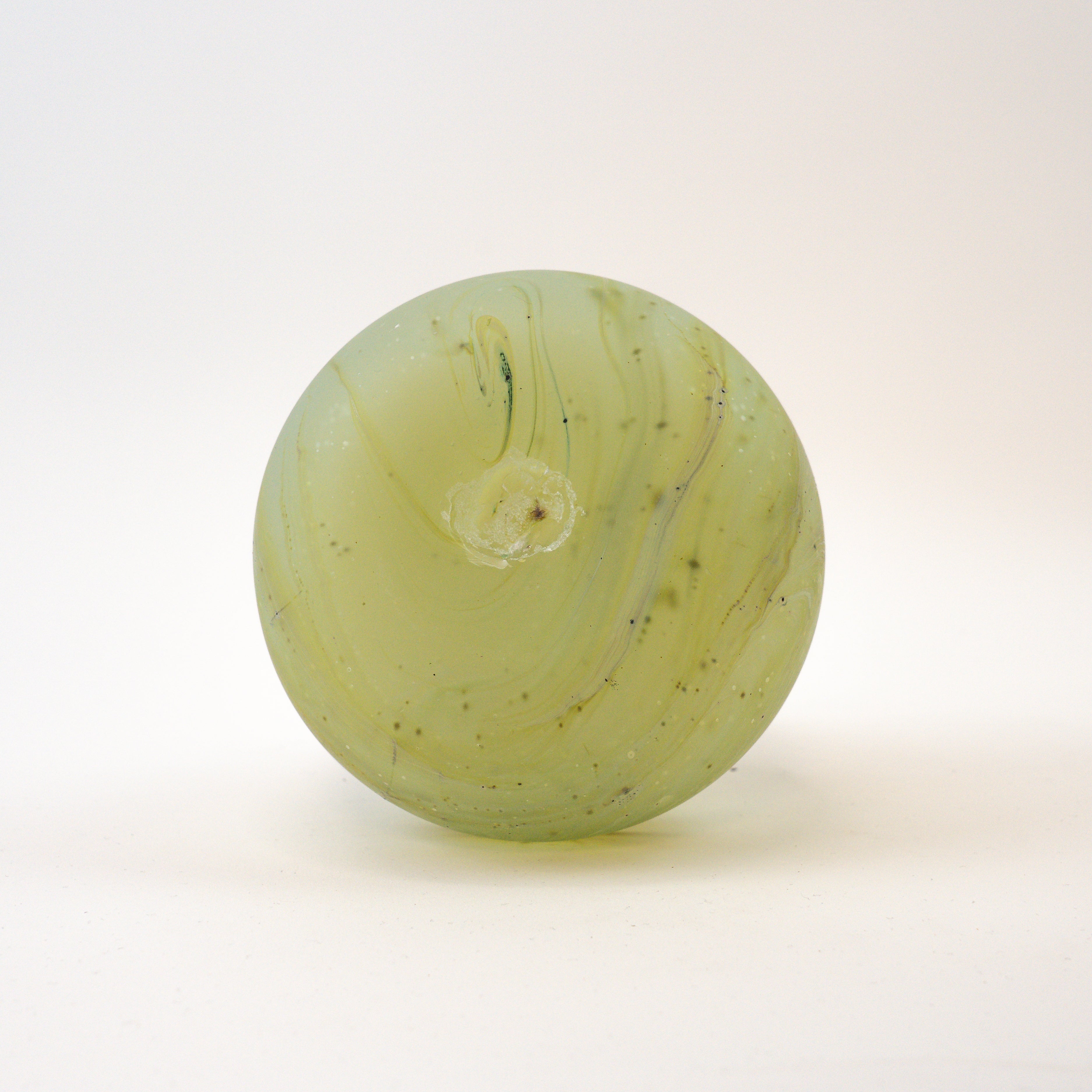 Hebron Karaffe Limetten Grün – Recyceltes Glas & Handgeblasen