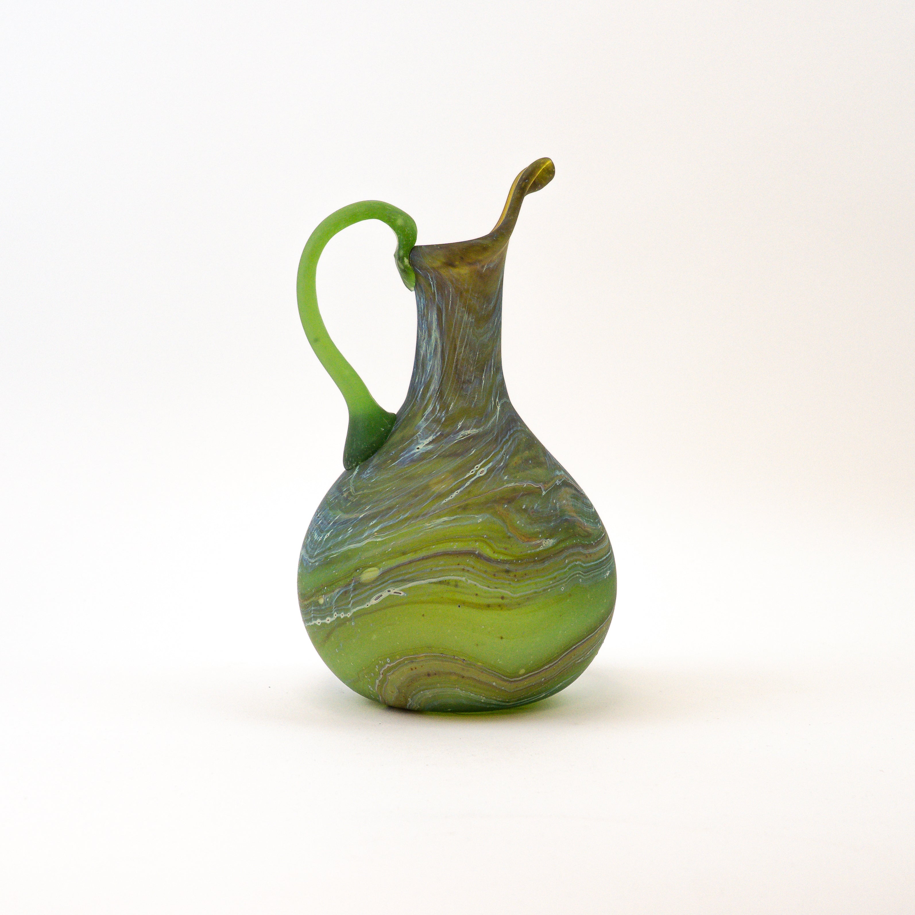 Hebron Karaffe Grün / Braun – Recyceltes Glas & Handgeblasen