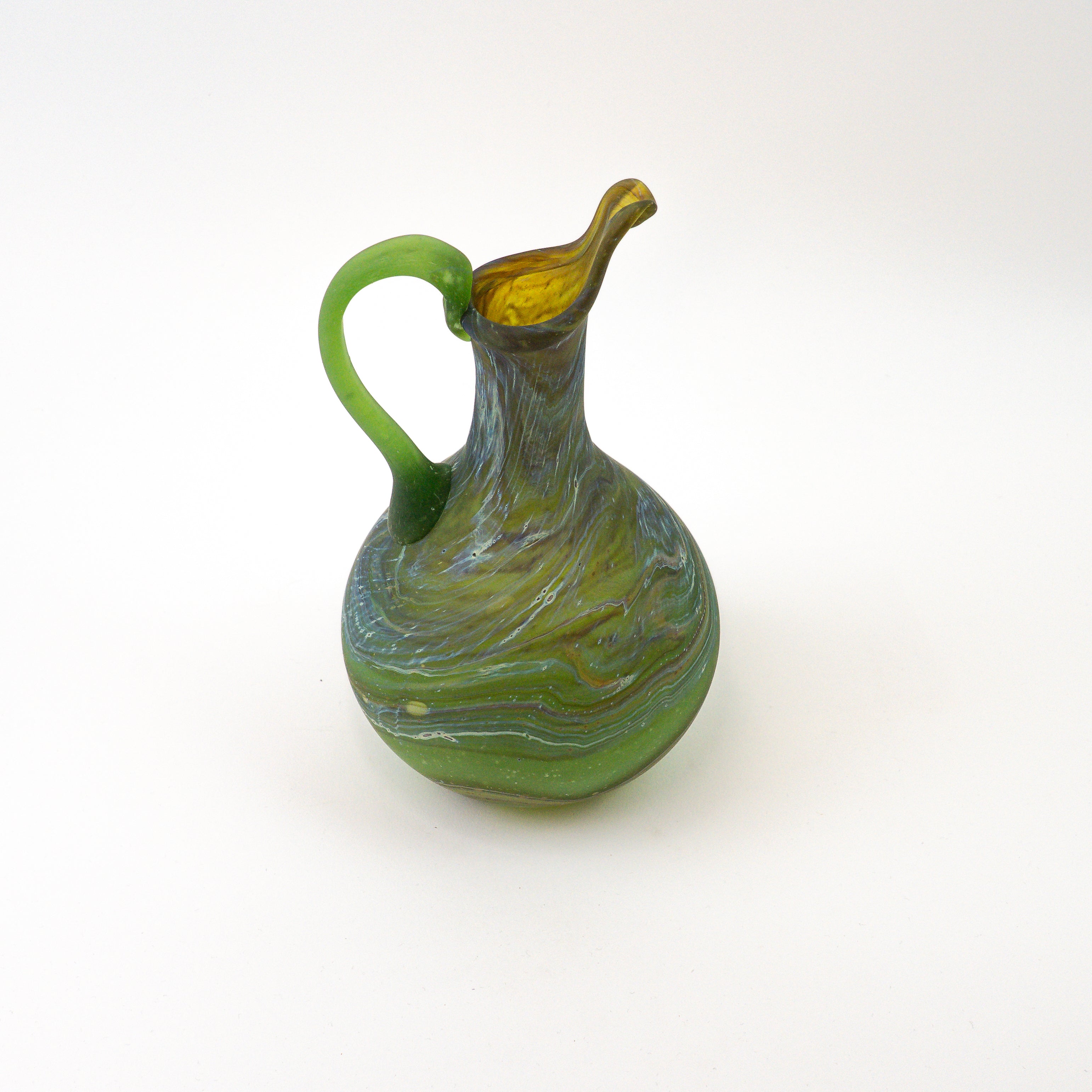 Hebron Karaffe Grün / Braun – Recyceltes Glas & Handgeblasen