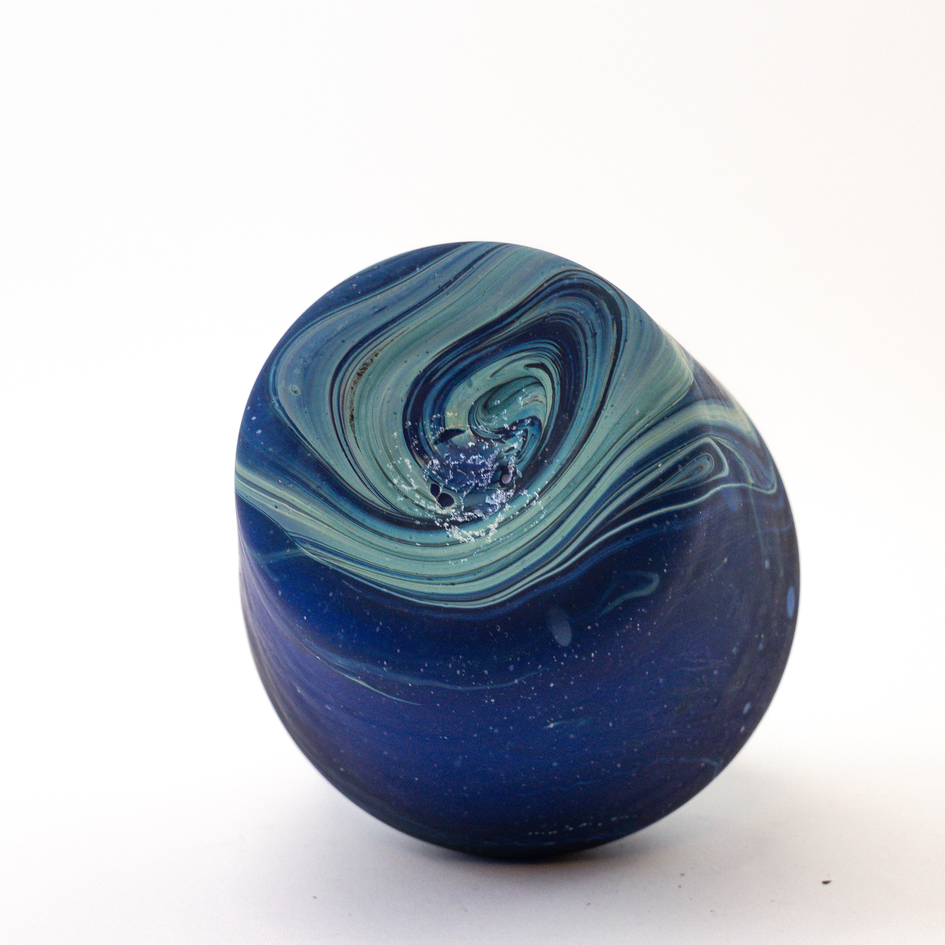 Hebron Karaffe Blau – Recyceltes Glas & Handgeblasen