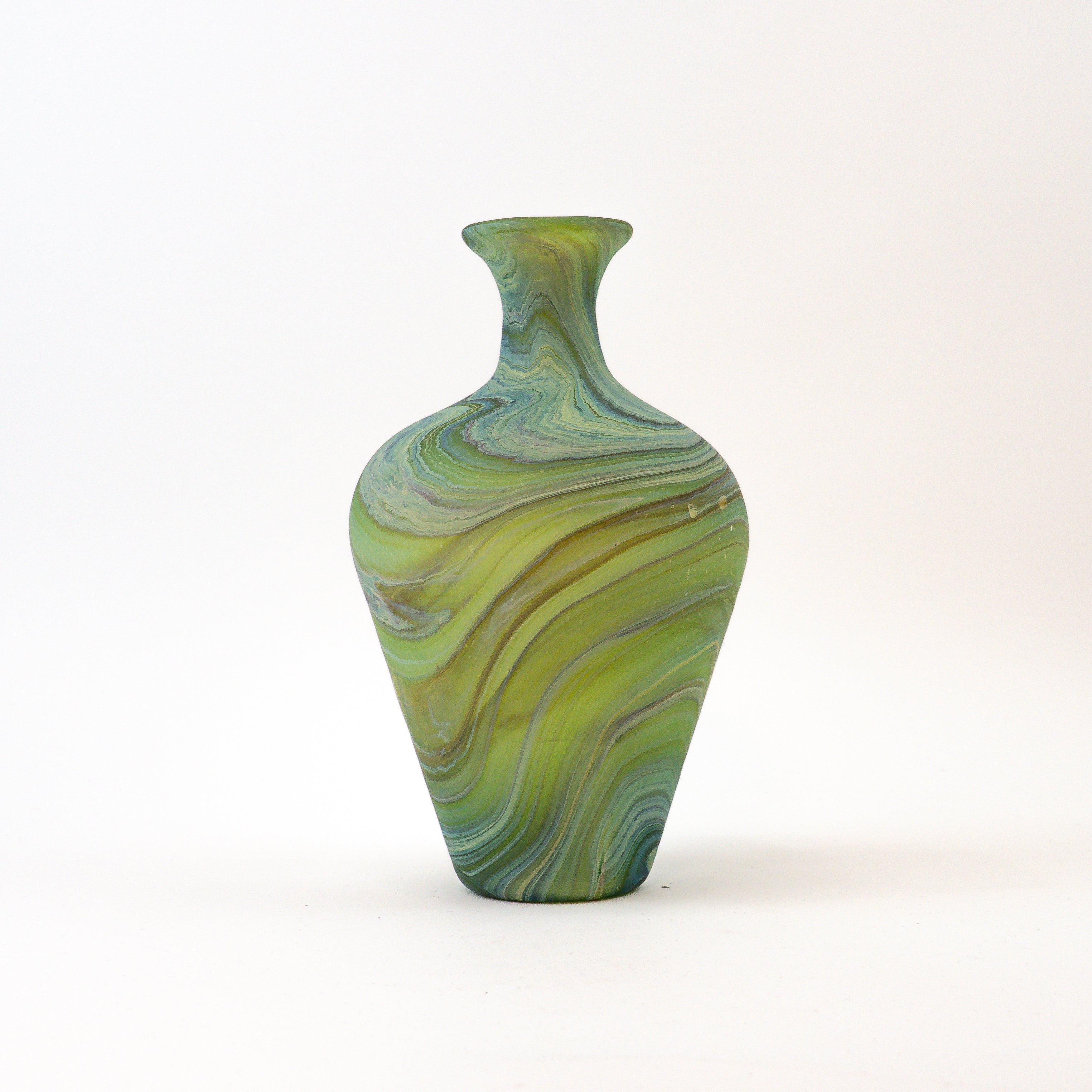 Hebron Karaffe / Vase Grün – Recyceltes Glas & Handgeblasen