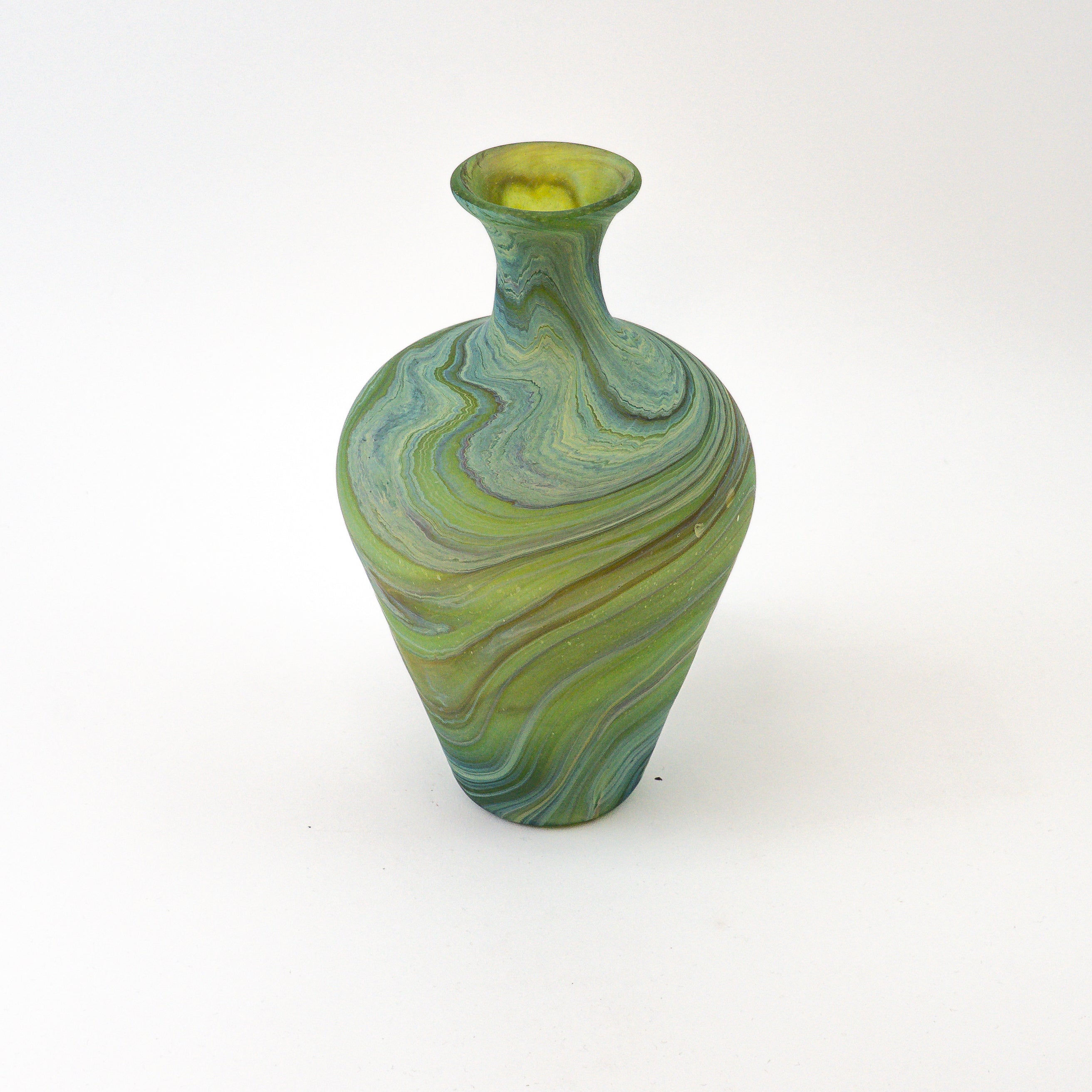 Hebron Karaffe / Vase Grün – Recyceltes Glas & Handgeblasen