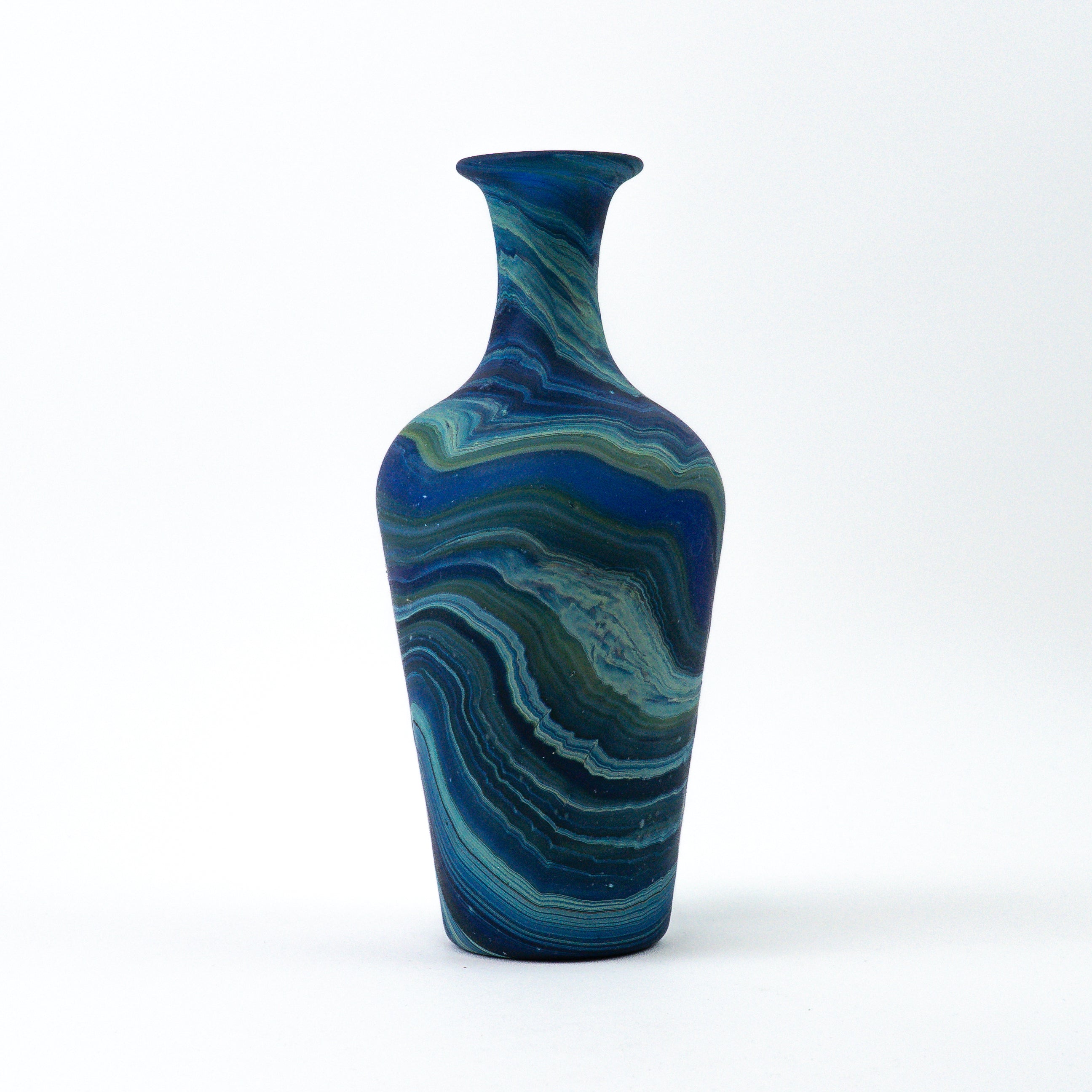 Hebron Karaffe / Vase blau – Recyceltes Glas & Handgeblasen