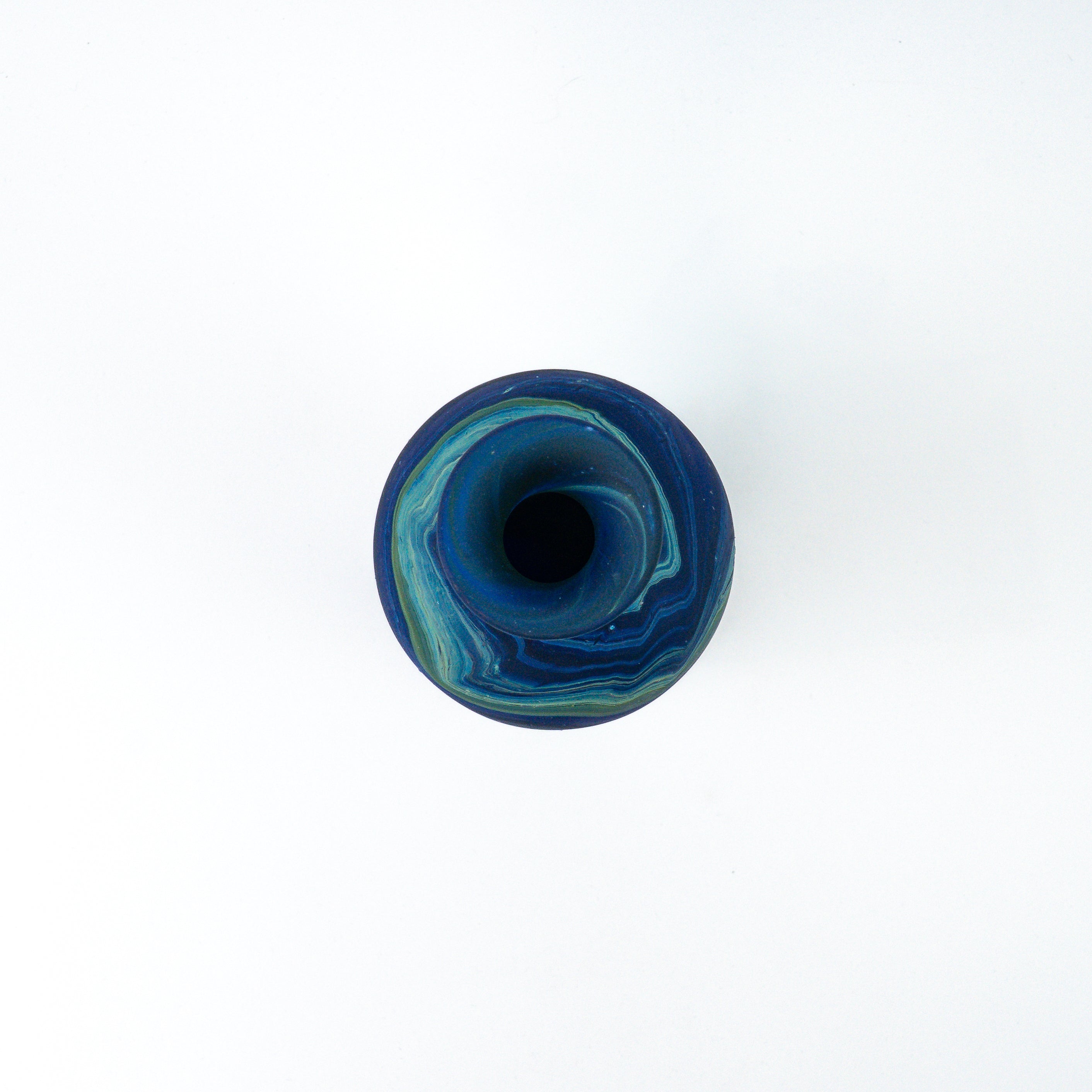Hebron Karaffe / Vase blau – Recyceltes Glas & Handgeblasen