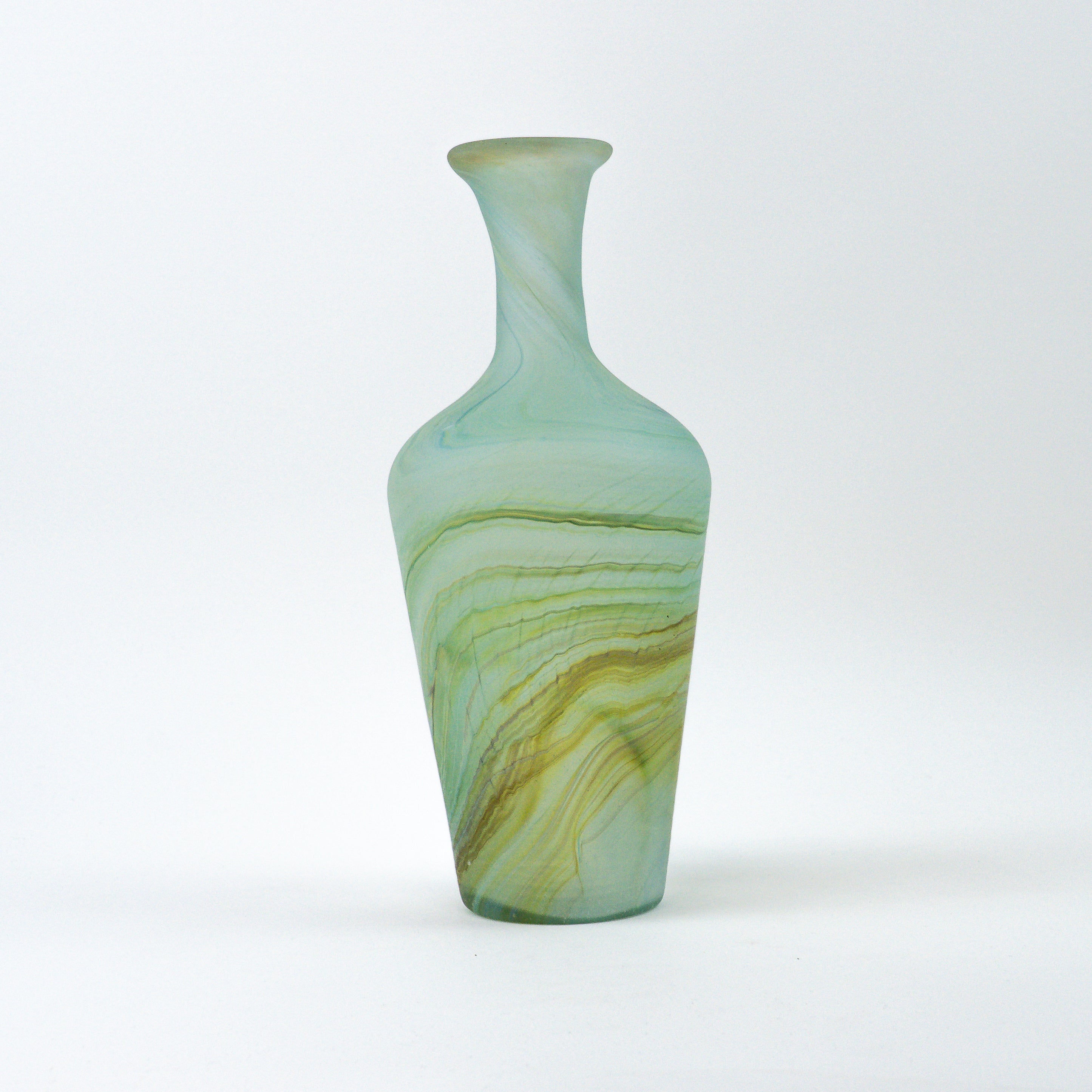 Hebron Karaffe / Vase Himmelblau – Recyceltes Glas & Handgeblasen
