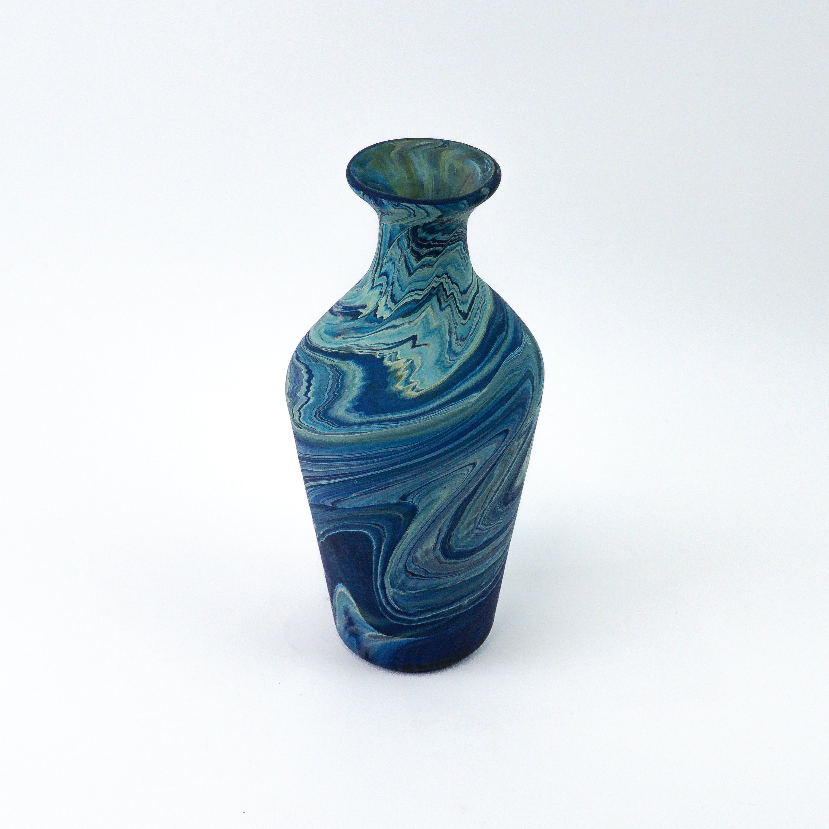 Hebron Karaffe / Vase Blau – Recyceltes Glas & Handgeblasen