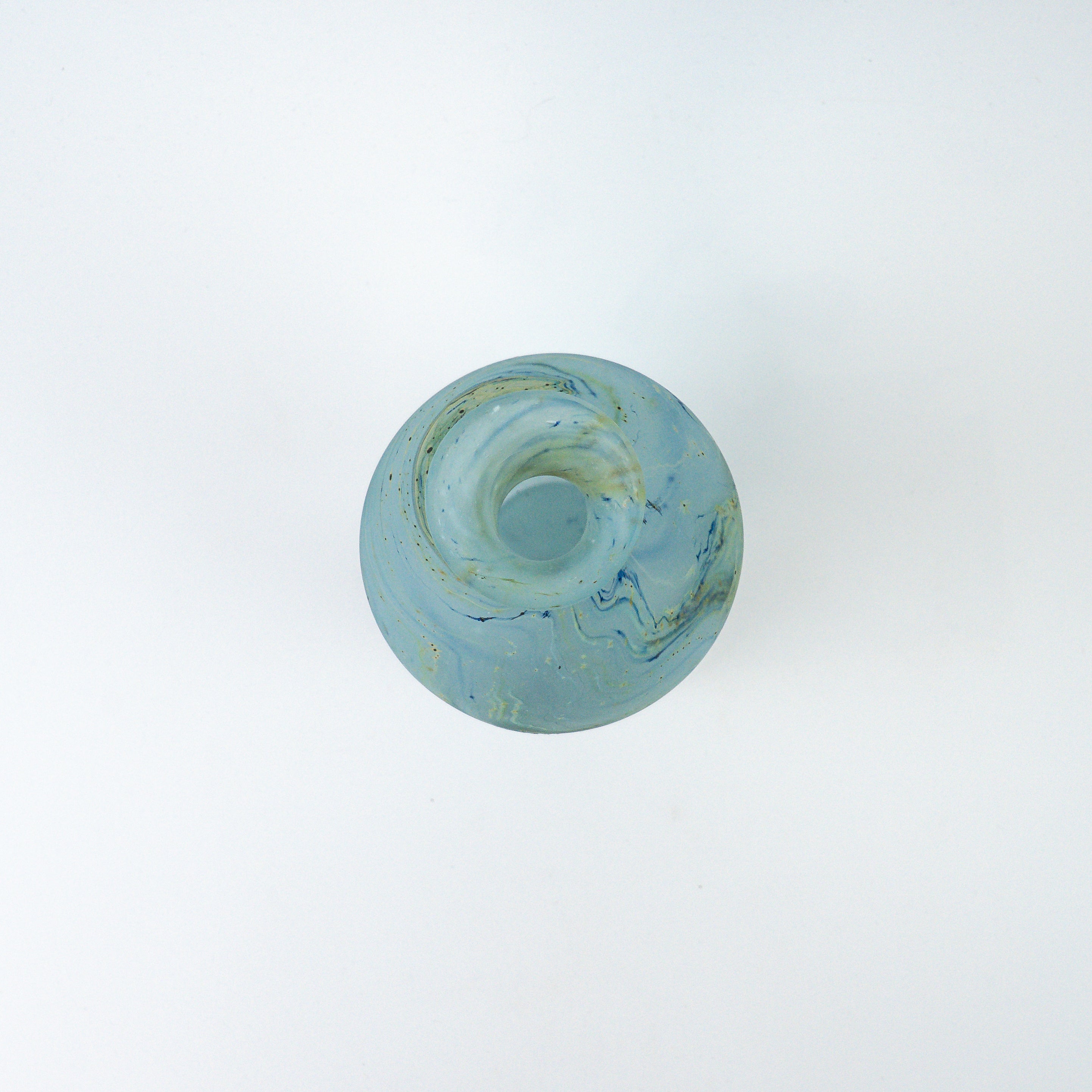 Hebron Karaffe / Vase Himmelblau – Recyceltes Glas & Handgeblasen