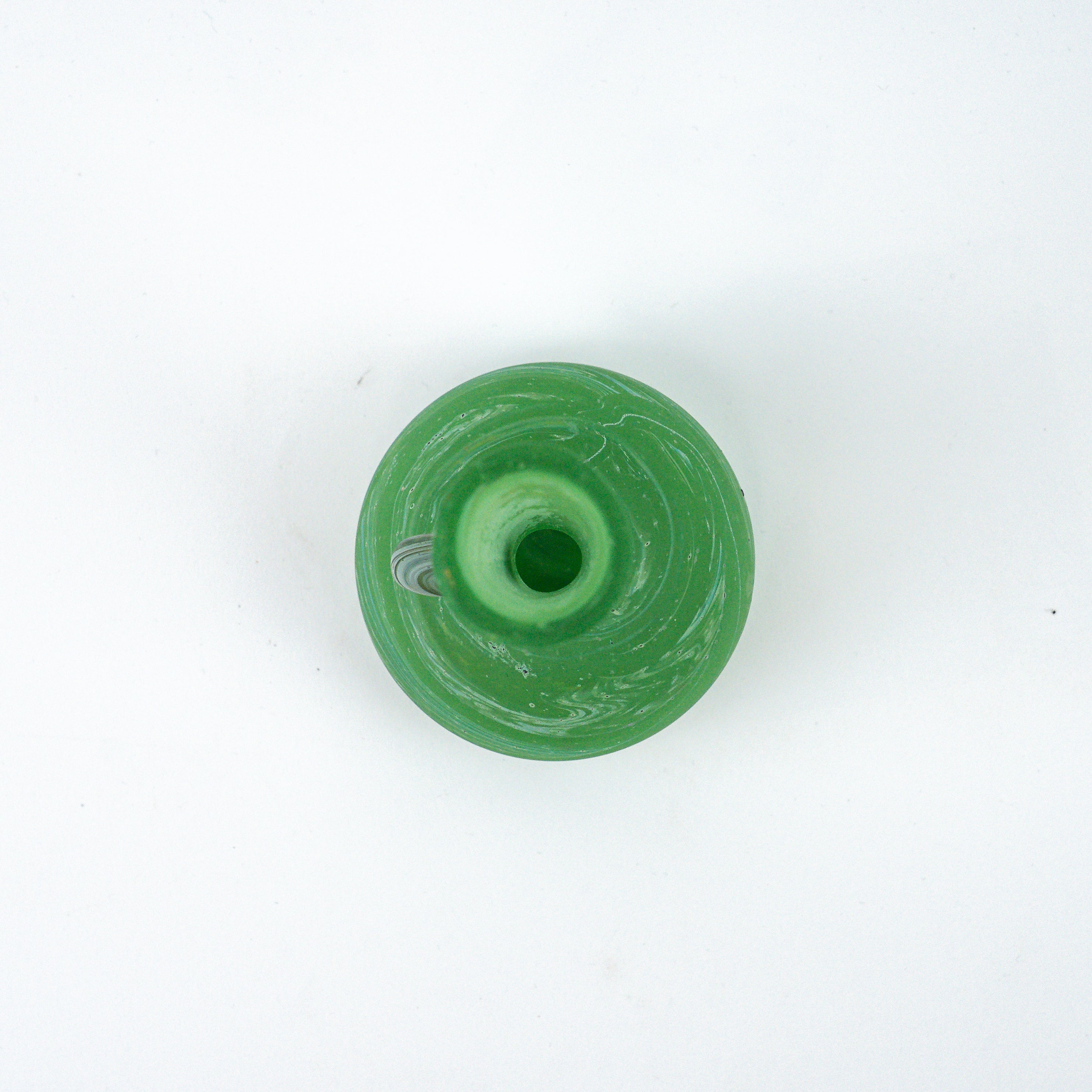 Hebron Mini- Karaffe / Vase Grün – Recyceltes Glas & Handgeblasen .