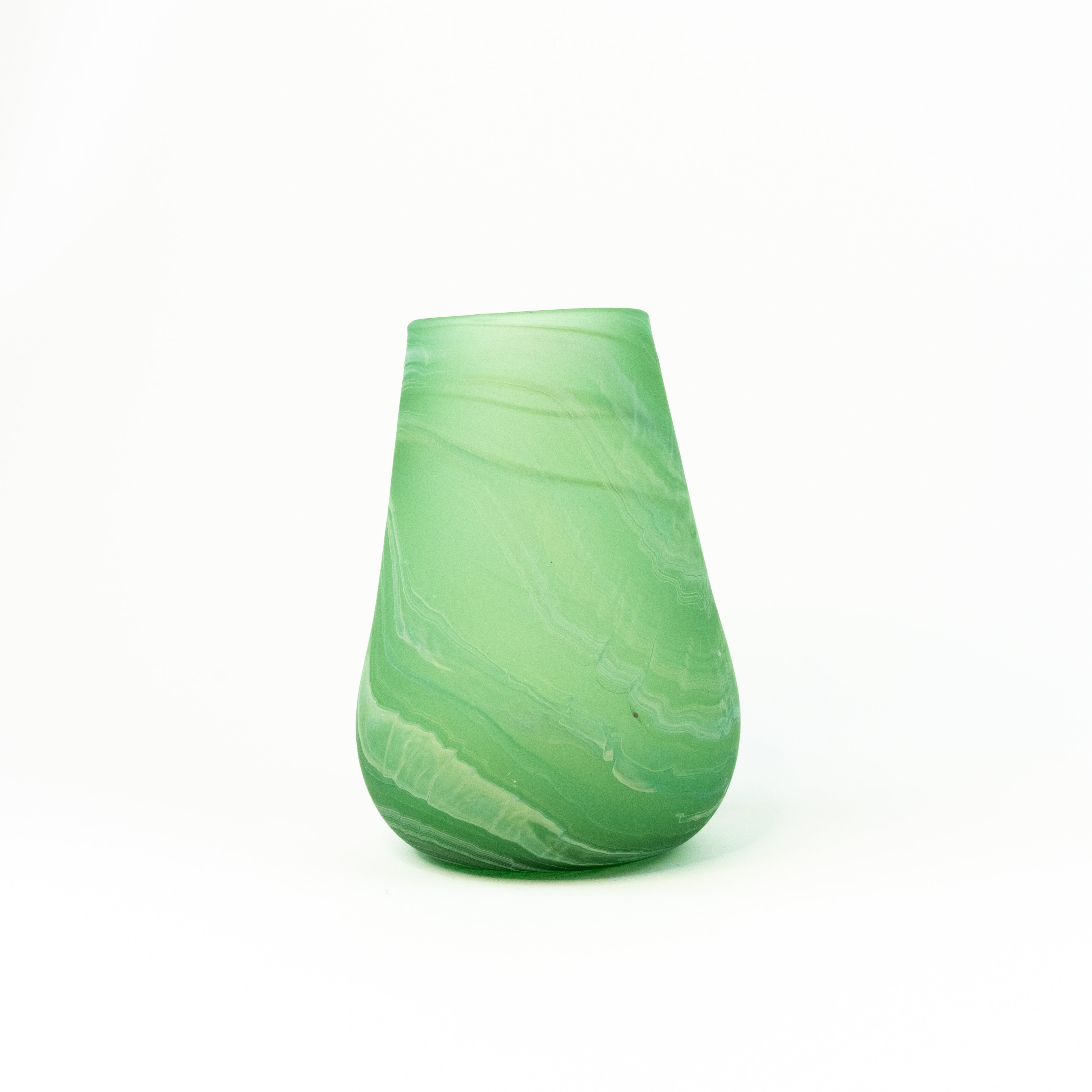 NEU Vase grün – Recyceltes Glas & Handgeblasen