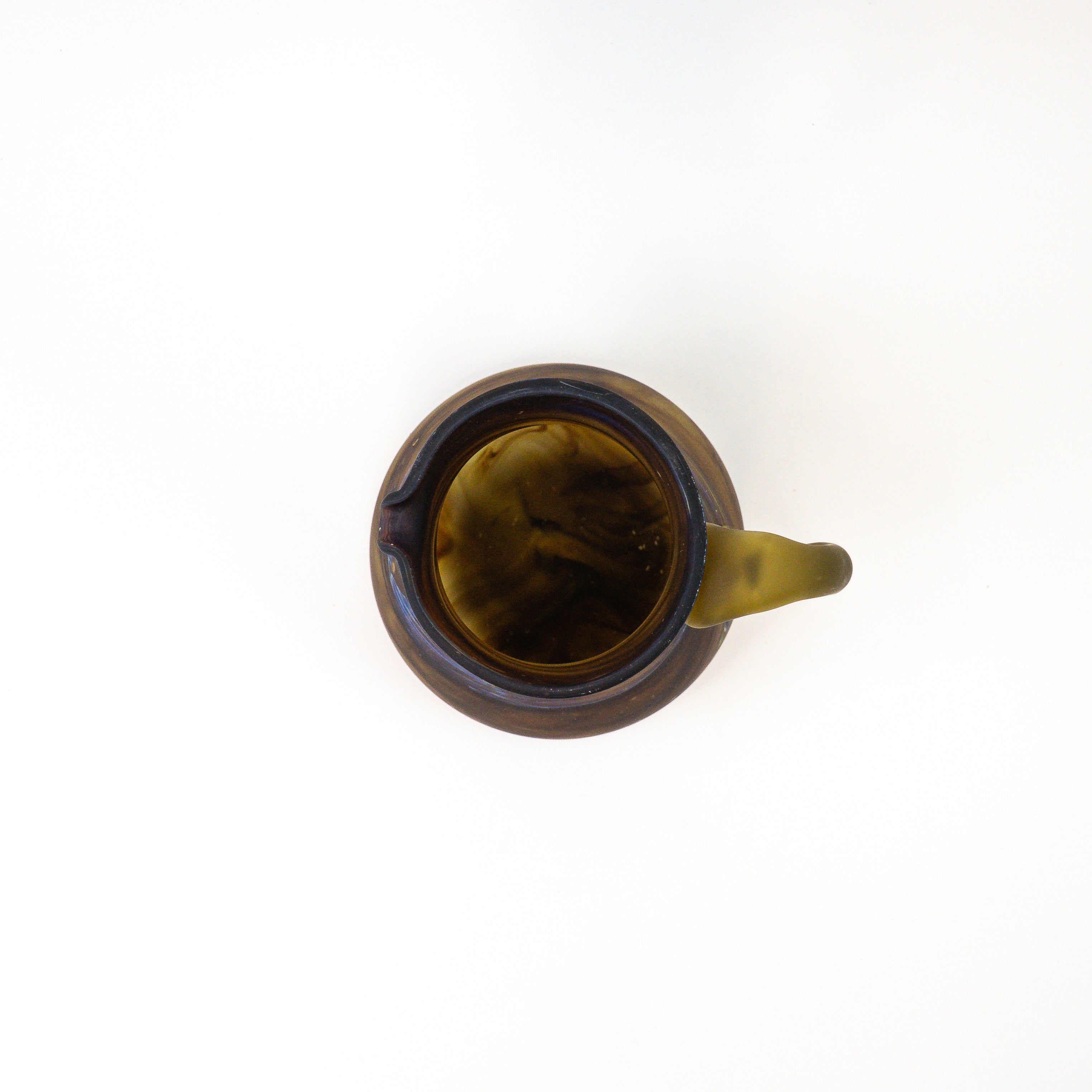 Hebron Karaffe braun – Recyceltes Glas & Handgeblasen