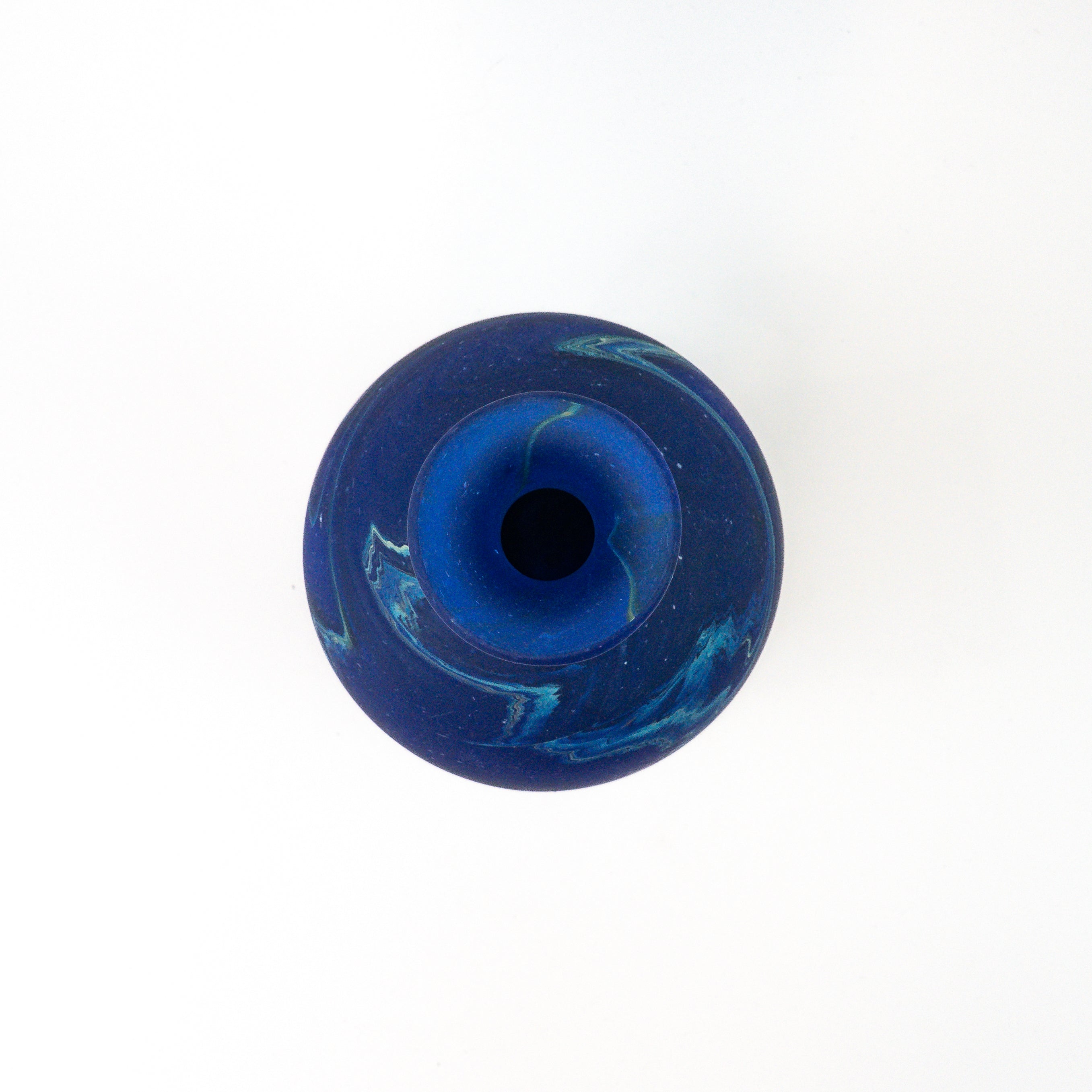 Hebron Karaffe / Vase Blau – Recyceltes Glas & Handgeblasen