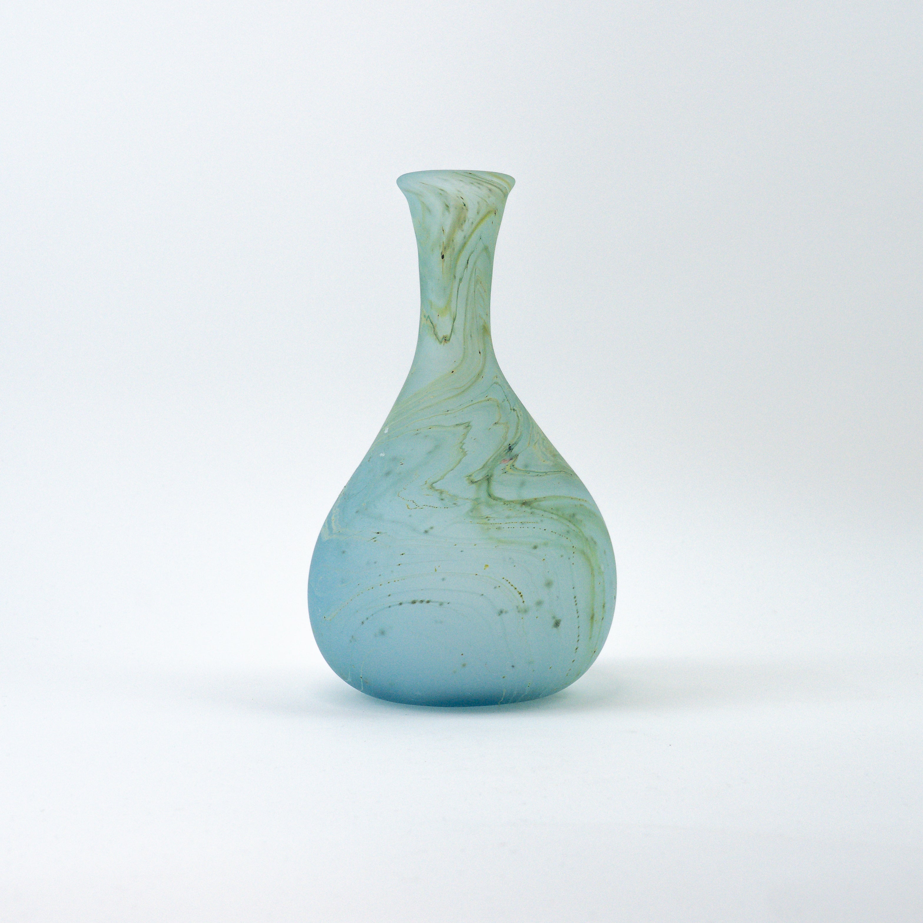 Hebron Karaffe / Vase Himmel blau – Recyceltes Glas & Handgeblasen