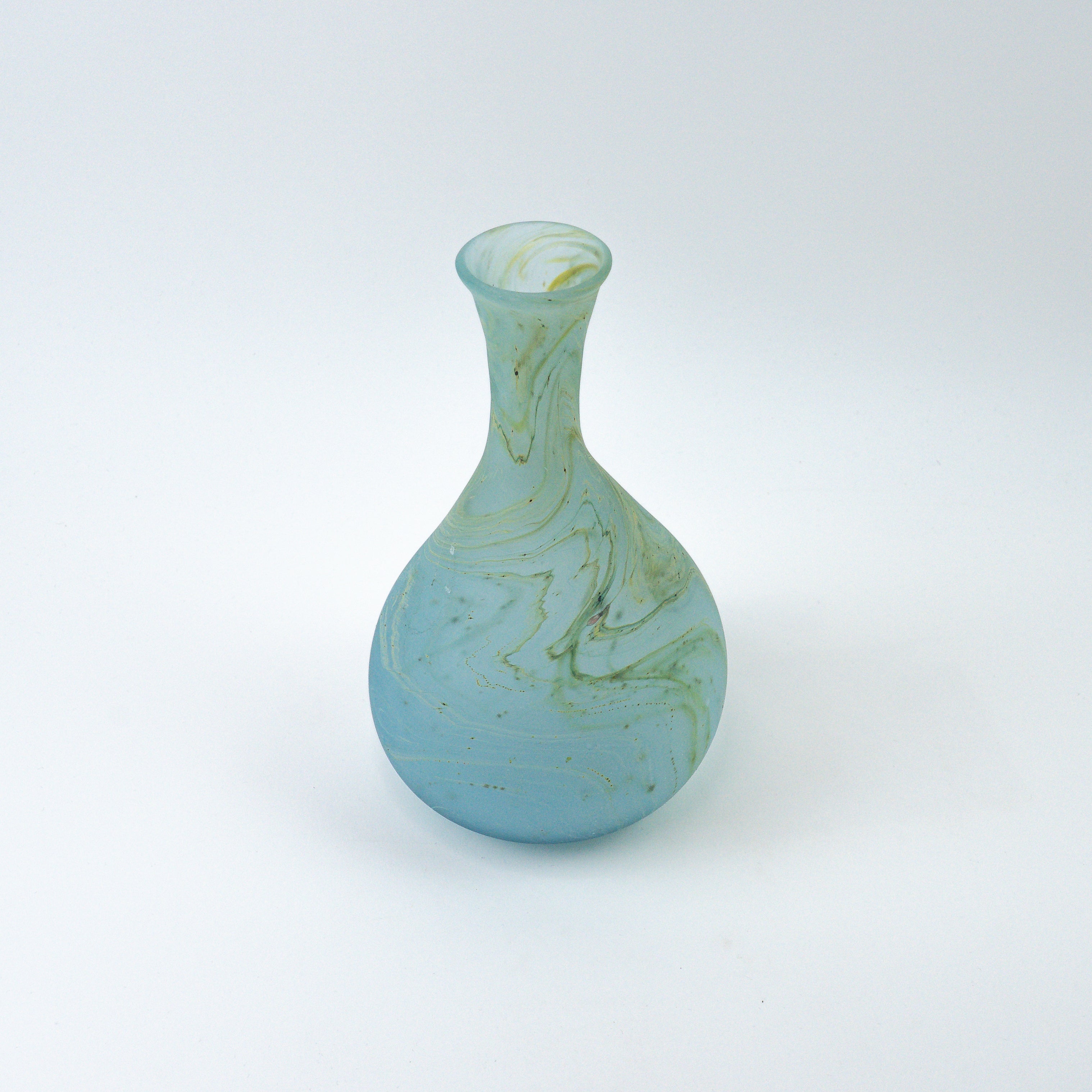 Hebron Karaffe / Vase Himmel blau – Recyceltes Glas & Handgeblasen