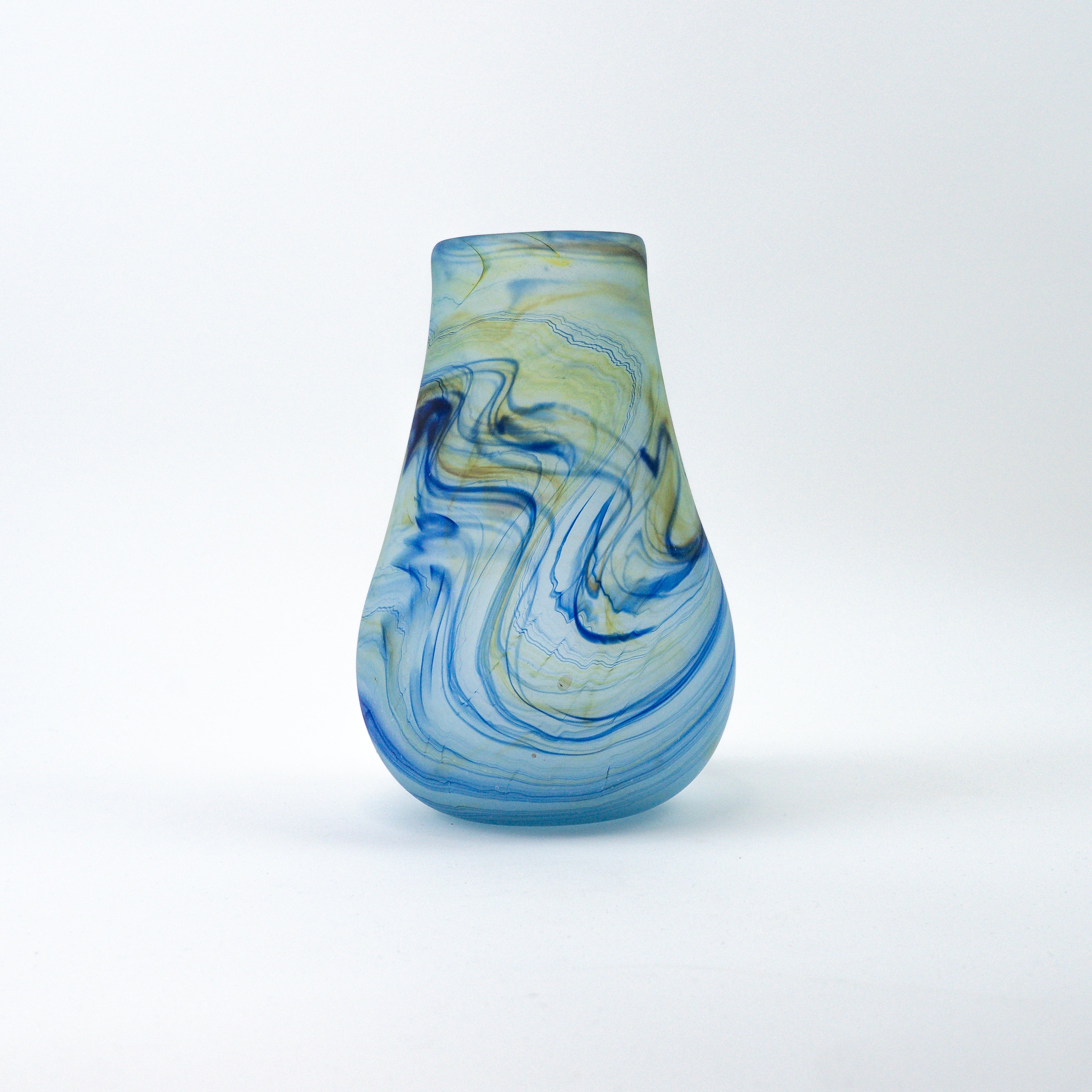 Hebron Vase Himmelblau – Recyceltes Glas & Handgeblasen