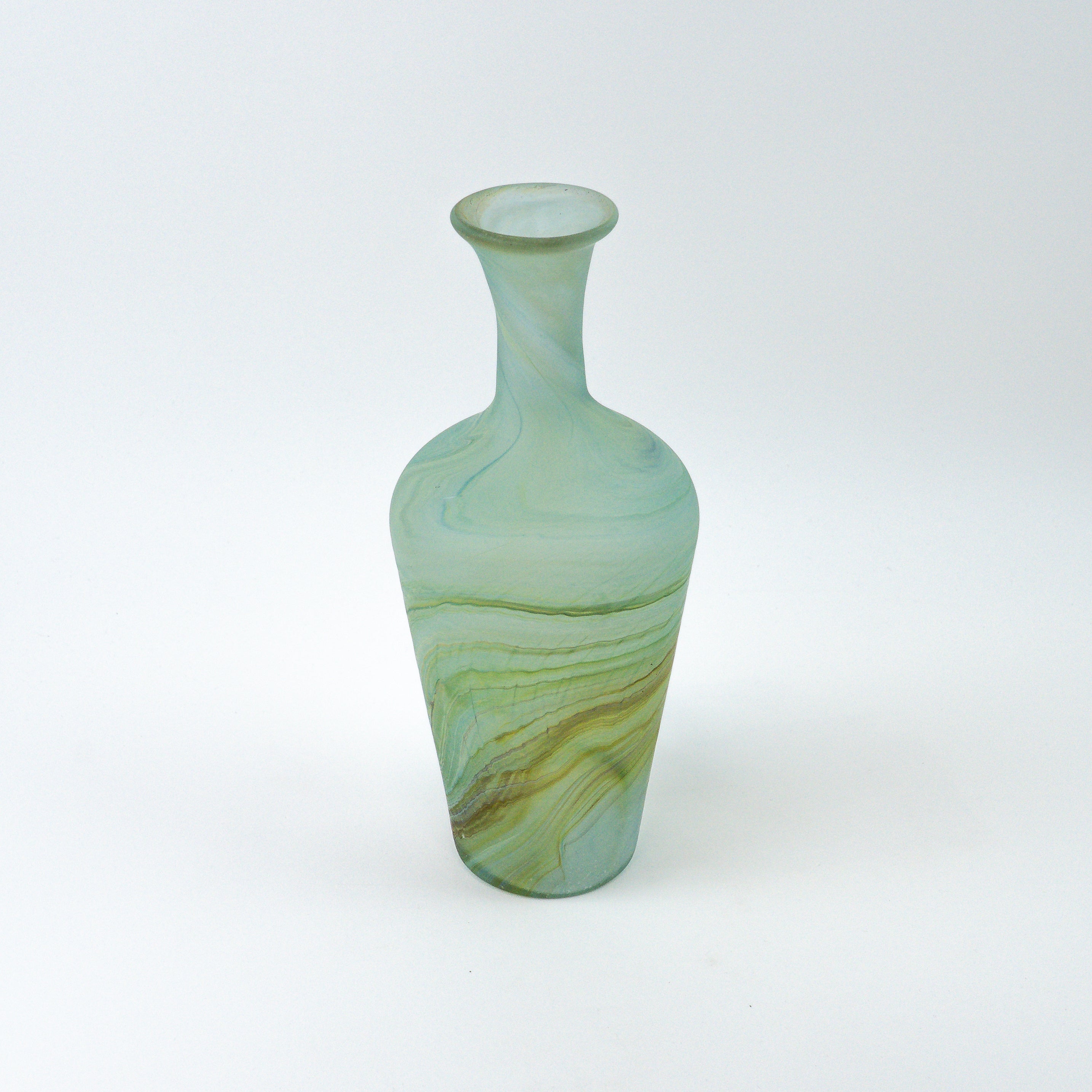 Hebron Karaffe / Vase Himmelblau – Recyceltes Glas & Handgeblasen