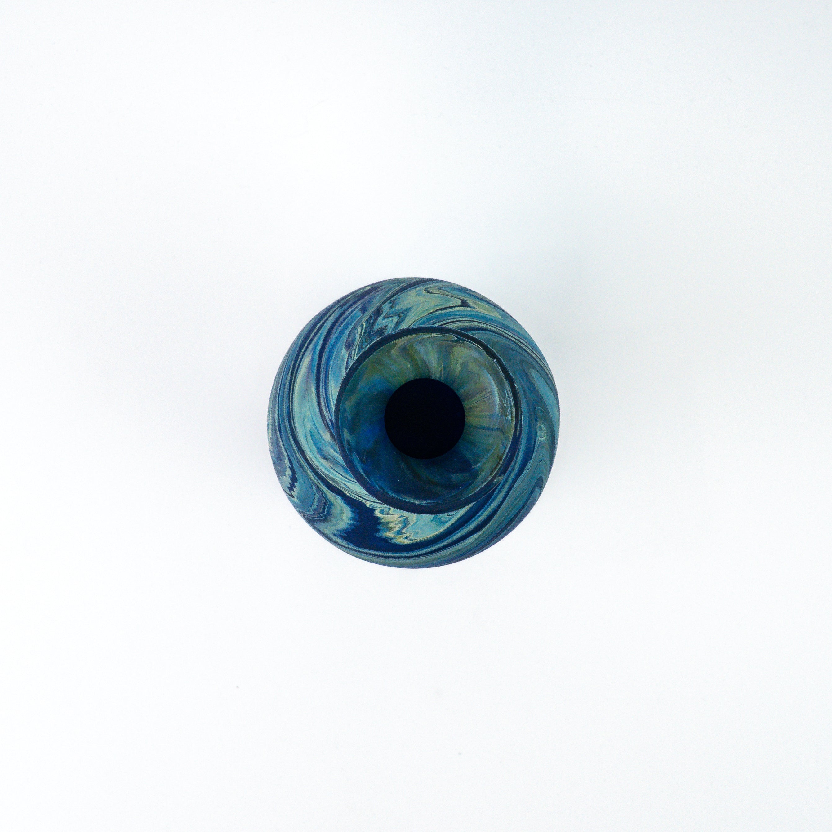 Hebron Karaffe / Vase Blau – Recyceltes Glas & Handgeblasen