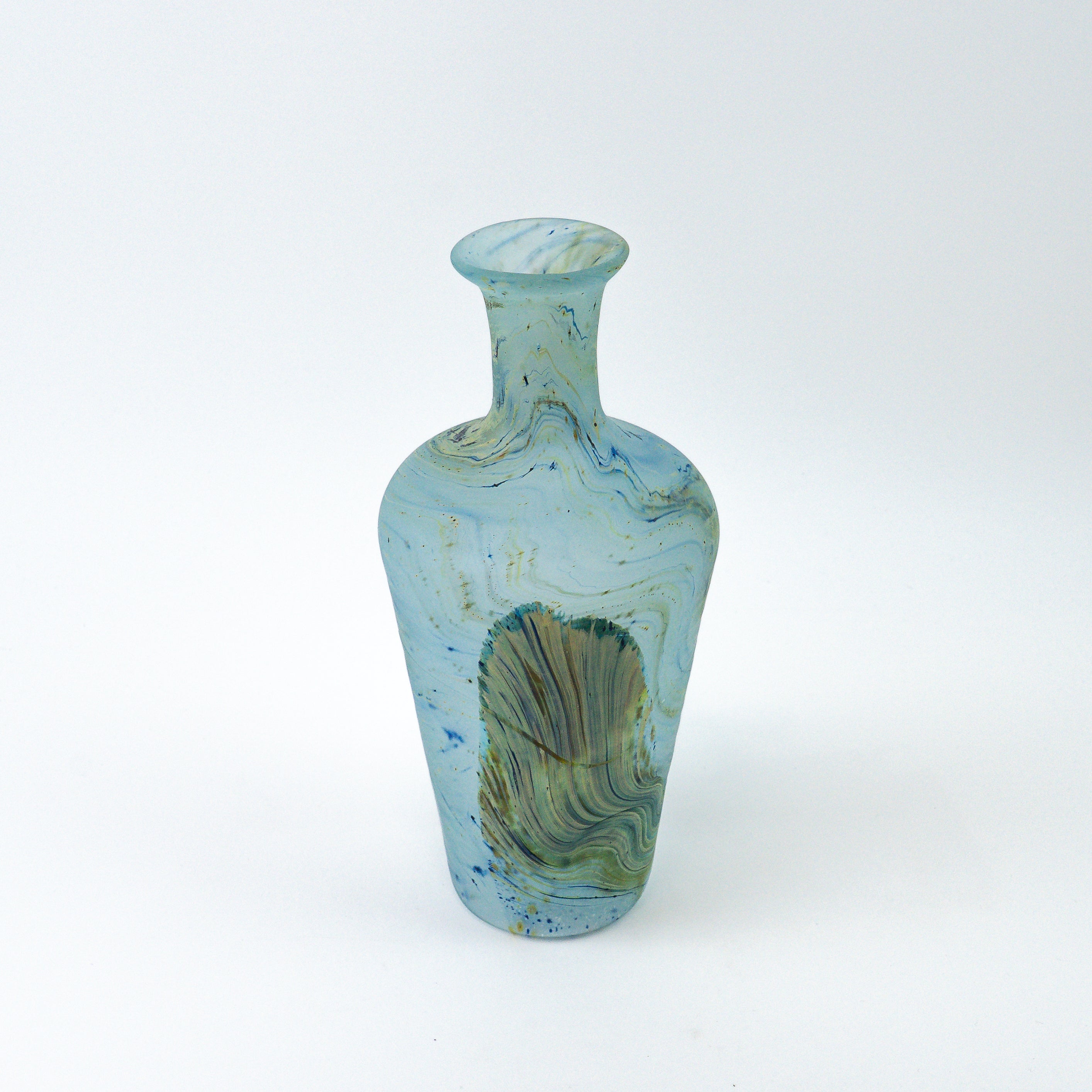 Hebron Karaffe / Vase Himmelblau – Recyceltes Glas & Handgeblasen