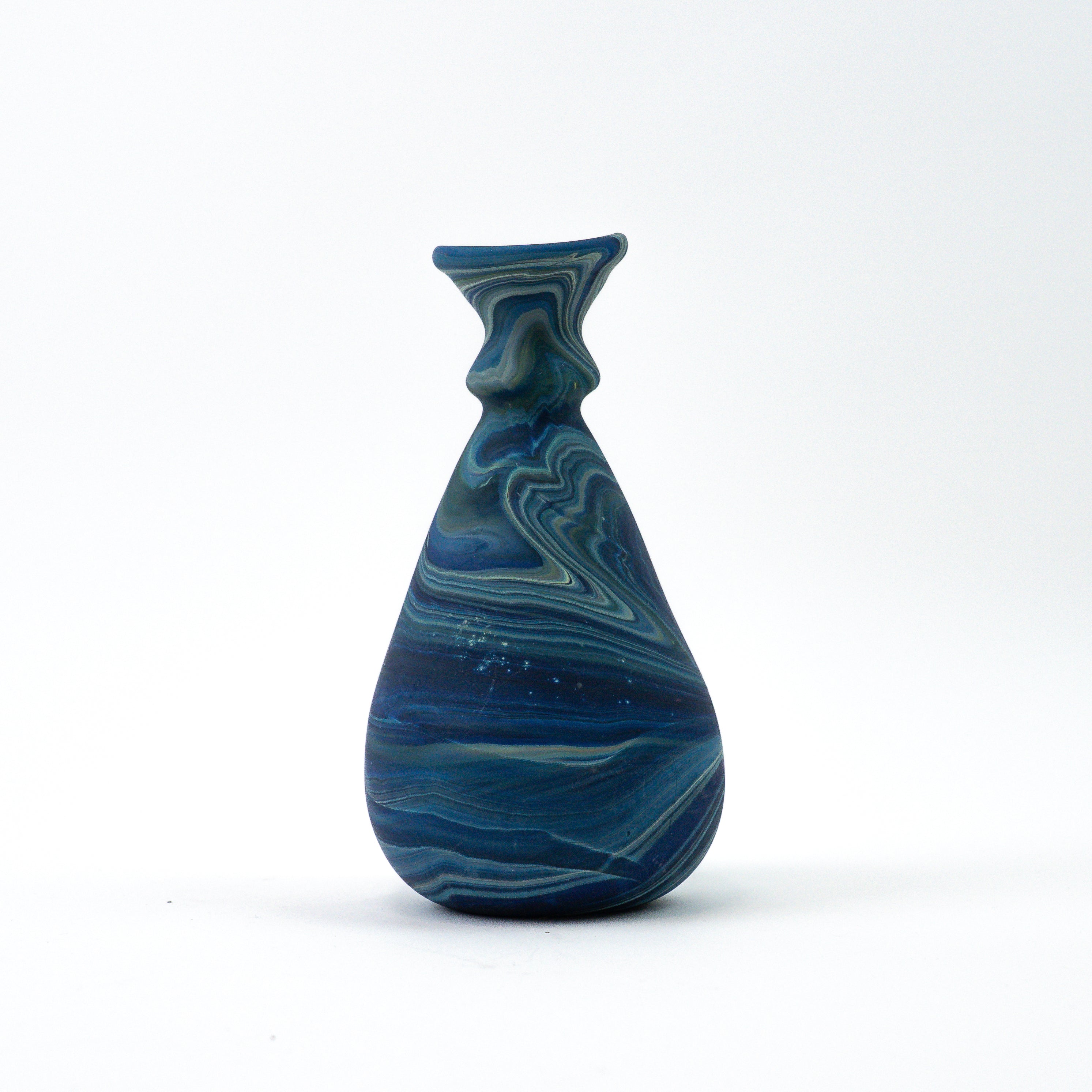 Hebron Mini Vase Blau – Recyceltes Glas & Handgeblasen